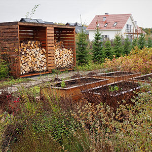 Wilkszyn. Ogród inspirowany lasem i łąką w Wilkszynie. Ledum Ogrody – projektowanie ogrodów przydomowych, projektowanie zielonych tarasów, projektowanie zielonych dachów, projektowanie ogrodów balkonowych, projektowanie małej architektury ogrodowej, doradztwo ogrodowe, warsztaty. Wrocław, Dolnośląskie.